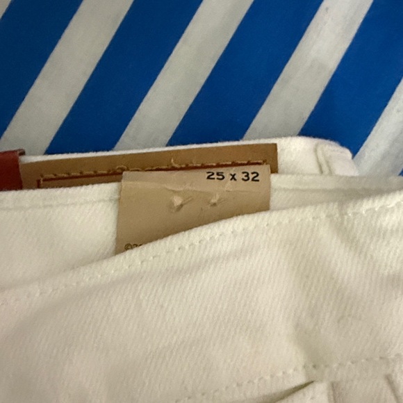 Levi's Women's Cream Straight Leg Jeans - Picture 5 of 6